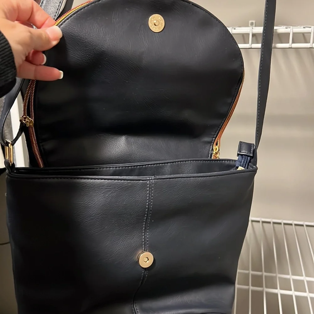 NWOT * Navy Flap Purse with Adjustable Strap